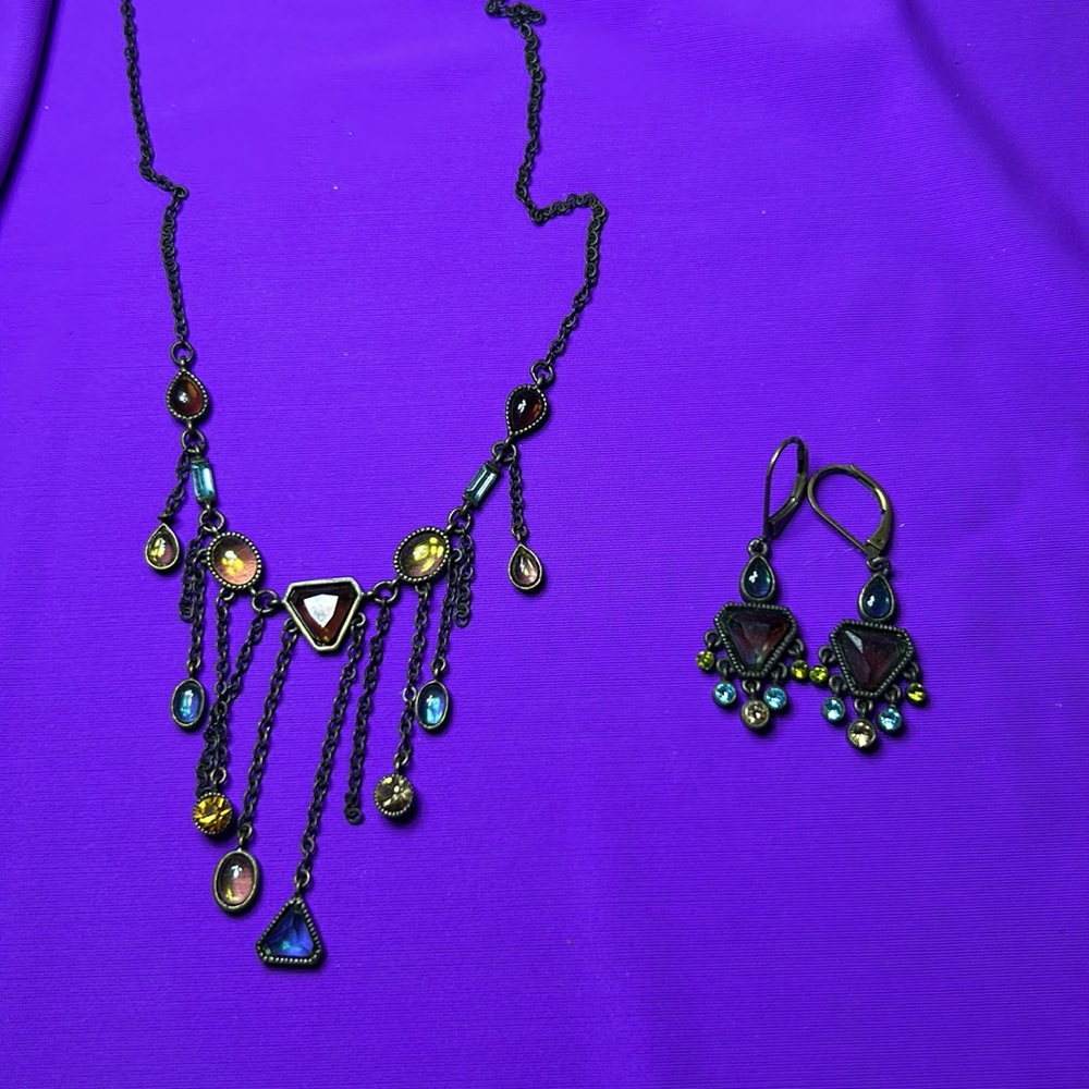 Beautiful like lab created gemstones necklace & earrings set. 14”L 3” extension
